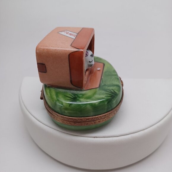 Limoges France Porcelain Cat in Box On Green Grass Trinket Box Peint Main - Picture 8 of 14